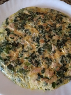 Una foto de Tortilla de espinacas y atún