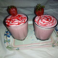A picture of Restaurant style strawberry Frappuccino.