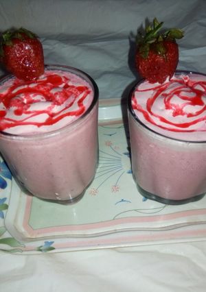 A picture of Restaurant style strawberry Frappuccino.