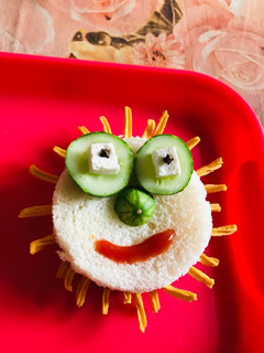 स्माइली सैंडविच (smiley sandwich recipe in Hindi) रेसिपी मुख्य फोटो