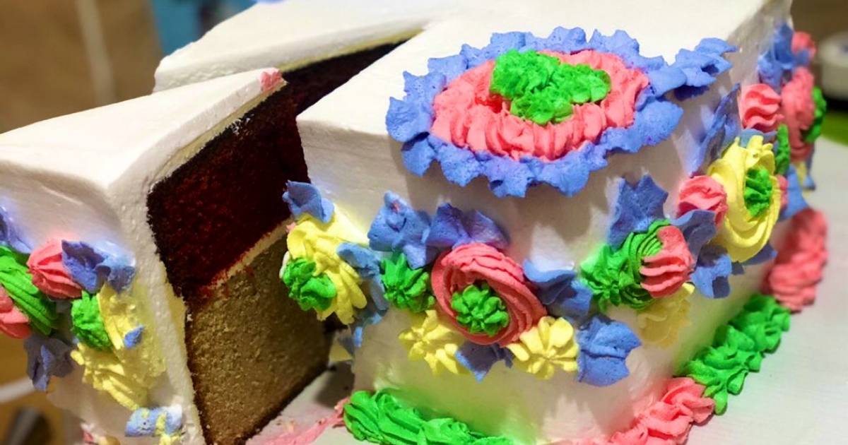 Sponge cake base — appetizing, close up - Stock Photo | #149578002