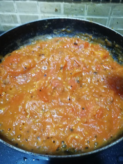 खट्टी मीठी टमाटर की चटनी (Khatti meethi tamatar ki chutney recipe in hindi) रेसिपी मुख्य फोटो