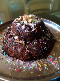 चॉकलेट केक (बिना अंडा बिना बटर) (Chocolate cake recipe in Hindi) रेसिपी मुख्य फोटो