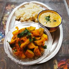 A picture of Aloo parwal ki sabzi.