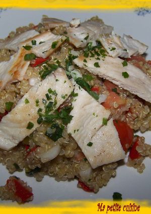Une photo de Salade de quinoa aux légumes et poulet