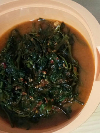 Bagaimana Menyiapkan Cah kangkung terasi, Enak Banget