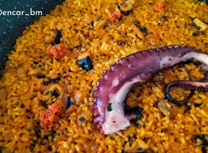 Una foto de Arroz con pulpo y sobrasada ibérica