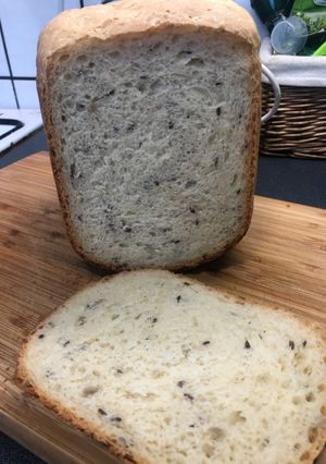 Sokmagvas fehérkenyér - sütőgépes recept fotója