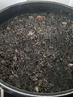 Una foto de Arroz negro senyoret