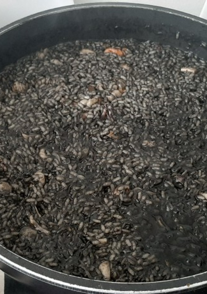 Una foto de Arroz negro senyoret