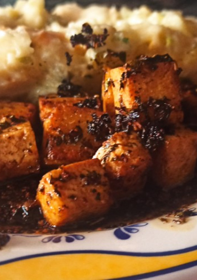 Una foto de Tofu al chimichurri