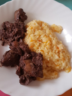 Una foto de Arroz con higaditos de pollo