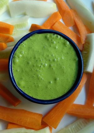 A picture of Creamy Coriander Garlic Dip.