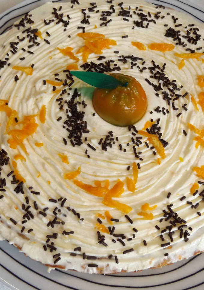 Una foto de Pastel de zanahoria con cubierta de mascarpone a la naranja