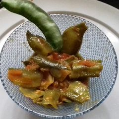 A picture of Chikkudukaaya pulisu/flat beans.