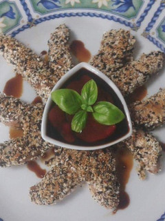 Una foto de Huevas de pescado con crujiente de sésamo y amaranto con salsa de soja y agridulce