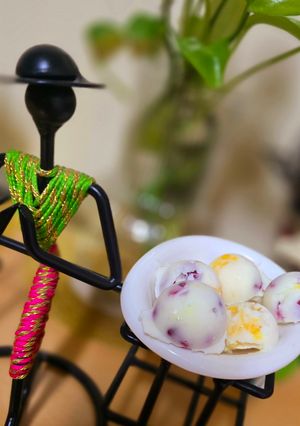 A picture of Pomegranate Mosambi Frozen Yoghurt Bites.