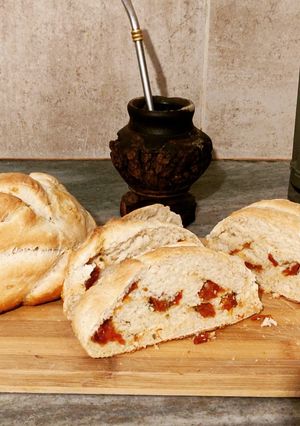 Una foto de Pan de campo saborizado con tomates secos
