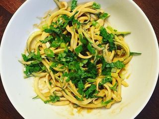 Zucchini noodles with Peanut Sauce