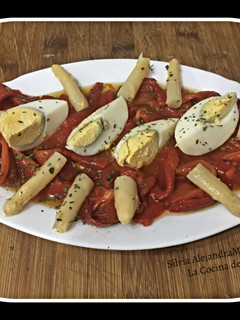 Una foto de Pimientos asados con huevo