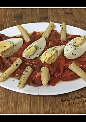 Una foto de Pimientos asados con huevo