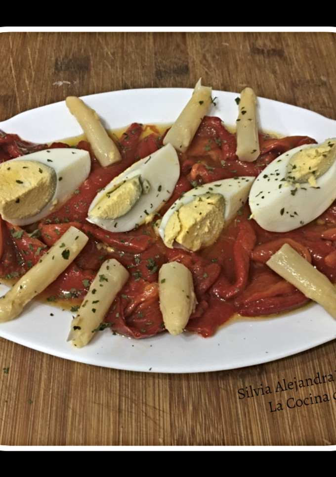 Una foto de Pimientos asados con huevo