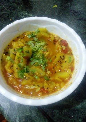 A picture of Lauki tamatar.