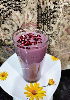 A picture of Banana - Pomegranate - Blueberries Smoothie.