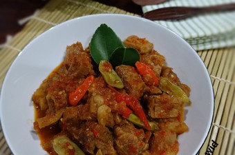 Langkah Mudah untuk Menyiapkan Oseng Mercon Daging Sapi Menu Enak