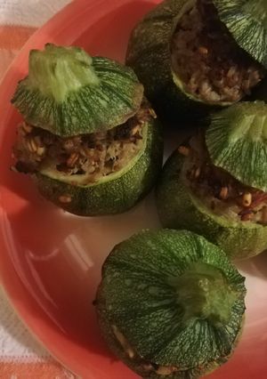 Foto di Zucchine ripiene di carne macinata e mix di orzo e farro