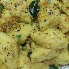 A picture of Sooji dhokla.