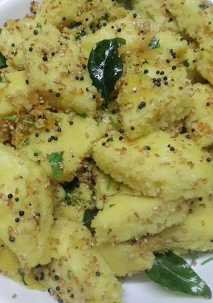 A picture of Sooji dhokla.