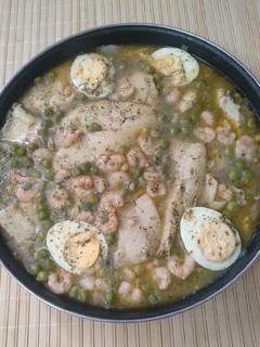 Una foto de Colas de merluza en salsa verde