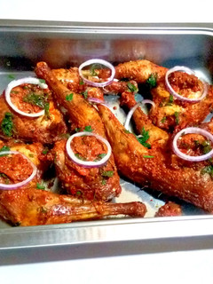 A picture of Oven grilled chicken thighs in peppered sauce...