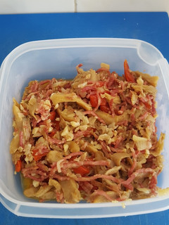Una foto de Salteado de setas con cebolla, pimientos rojos y jamón. Thermomix