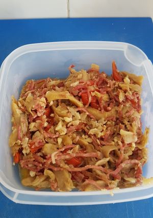 Una foto de Salteado de setas con cebolla, pimientos rojos y jamón. Thermomix