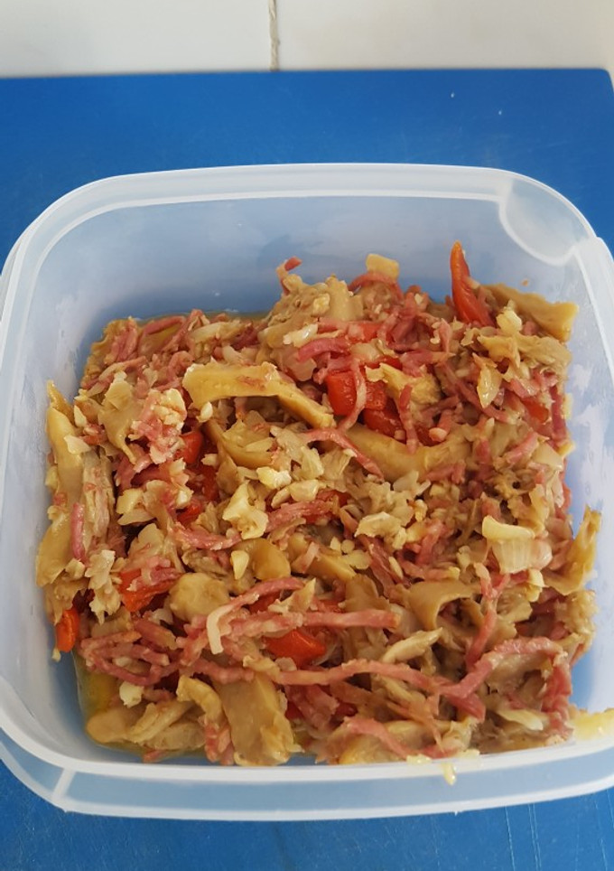 Una foto de Salteado de setas con cebolla, pimientos rojos y jamón. Thermomix