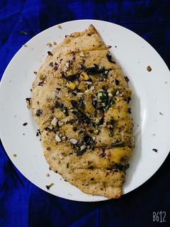 স্টাফড গার্লিক ব্রেড (stuffed garlic bread recipe in Bengali) রেসিপির প্রধান ছবি