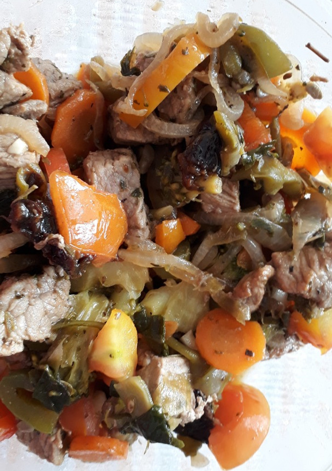 Una foto de Cerdo con verduras