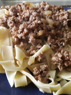 Una foto de Nidos de pasta con carne picada y queso azul