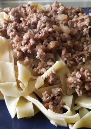 Una foto de Nidos de pasta con carne picada y queso azul
