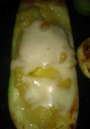 Una foto de Zucchini relleno