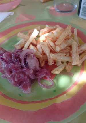 Foto principal de Salchichas encebolladas (con cebolla morada)