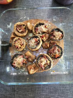 Una foto de Champiñones 🍄 rellenos de jamón ibérico 😛