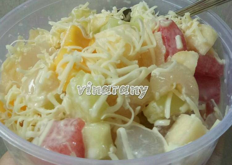 Langkah Mudah Menyiapkan Fruits Salad with Mayonnais Bikin Ngiler