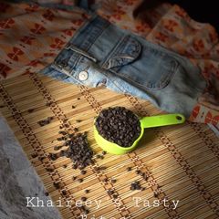 A picture of DIY dark chocolate chips.