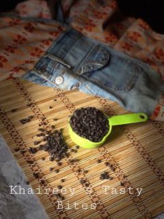 A picture of DIY dark chocolate chips.