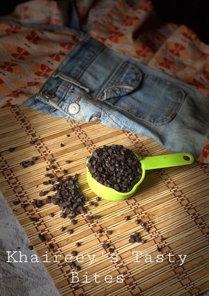 A picture of DIY dark chocolate chips.