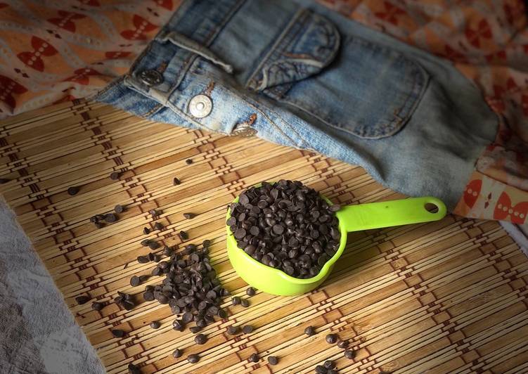 Simple Way to Make Homemade DIY dark chocolate chips