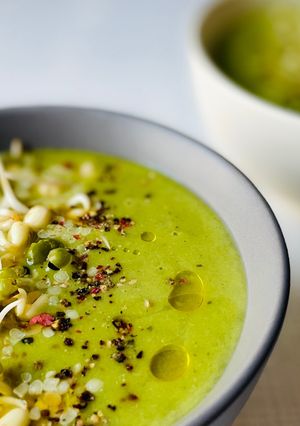 A picture of Green pea soup.